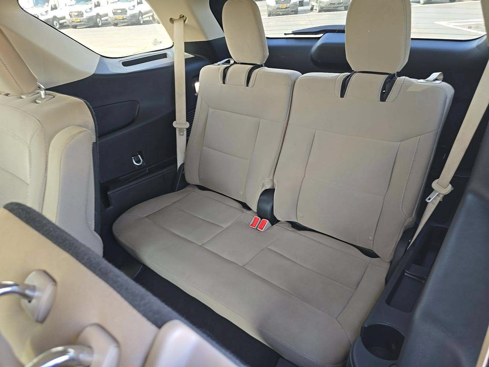 Used 2023 Ford Explorer XLT AWD/4WD image 12