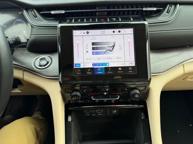 Used 2022 Jeep Grand Cherokee L Limited image 18