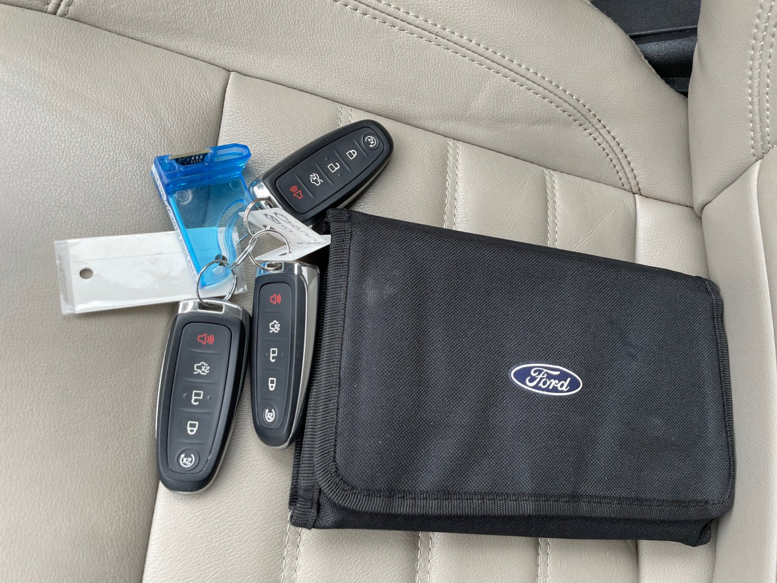 Used 2019 Ford Escape Titanium image 5