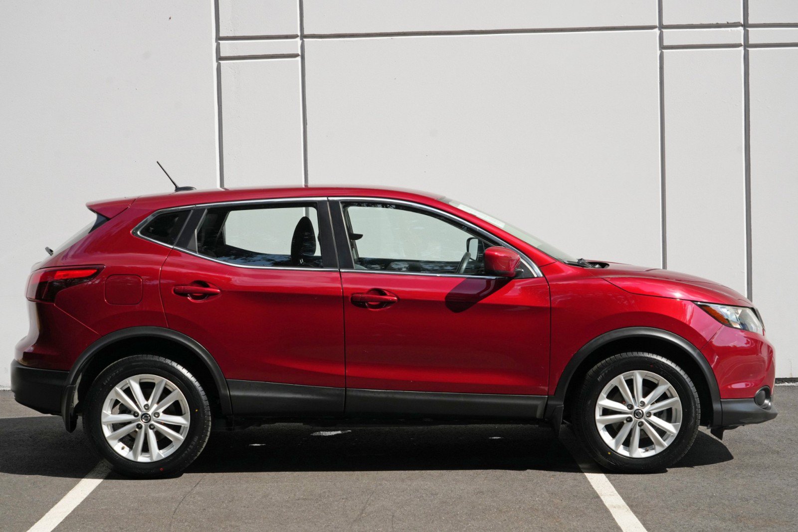 Used 2019 Nissan Rogue Sport S w/ Appearance Package FWD image 46