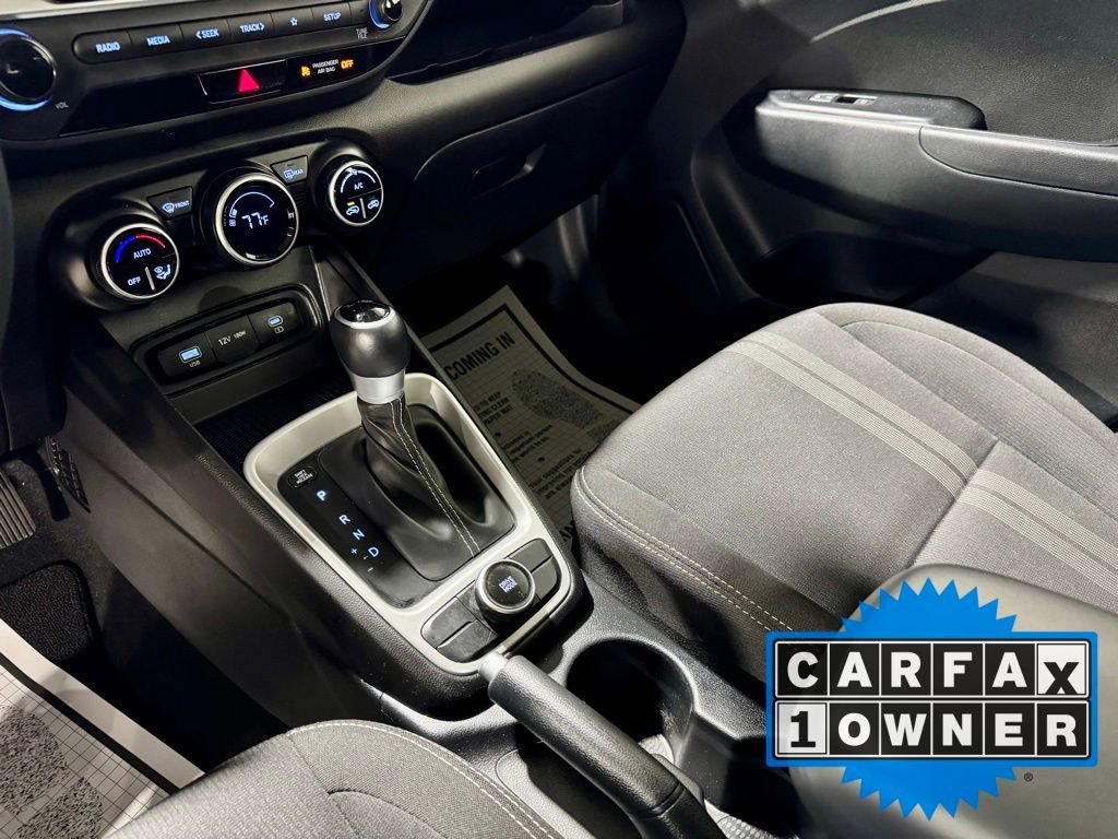 Used 2024 Hyundai Venue SEL image 21