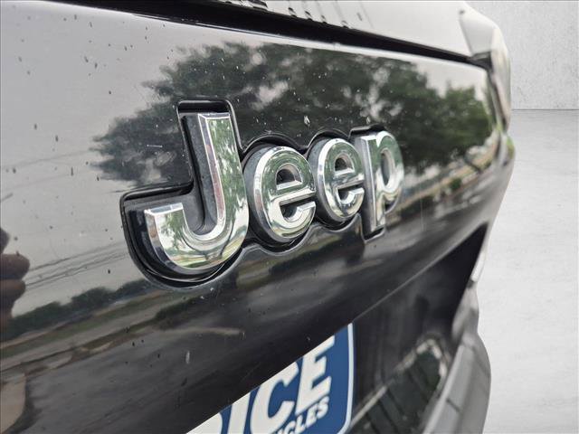 Used 2020 Jeep Cherokee Latitude Plus w/ Cold Weather Group AWD/4WD image 27