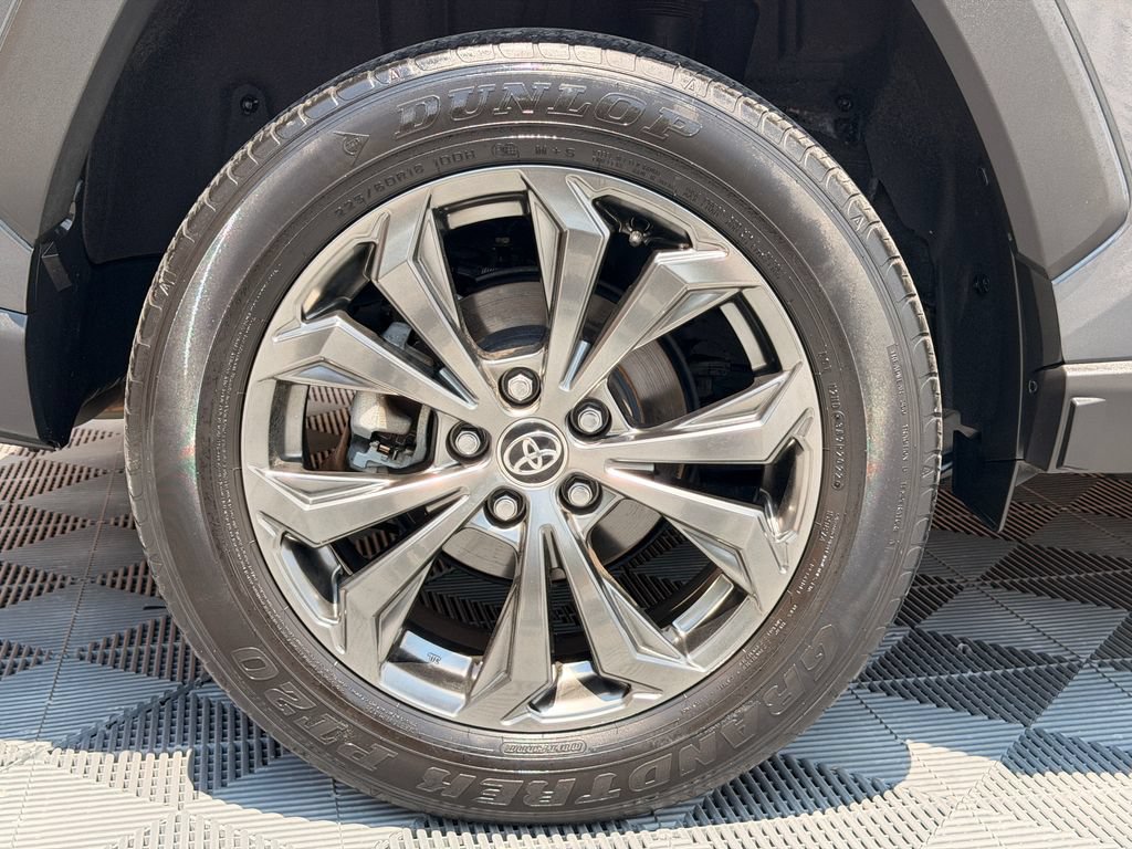 Used 2022 Toyota RAV4 Limited AWD/4WD image 19