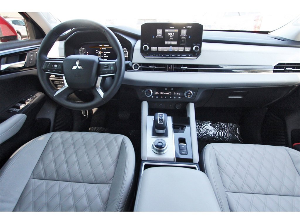 Used 2024 Mitsubishi Outlander SEL image 11