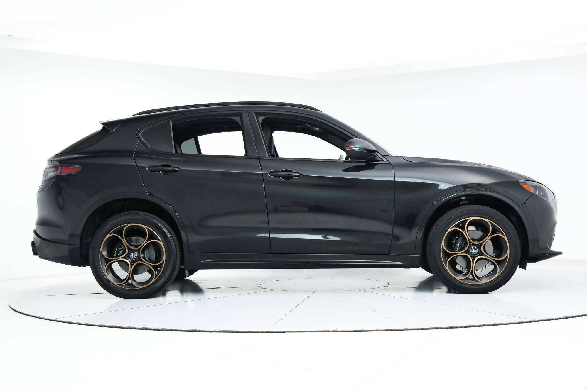 New 2025 Alfa Romeo Stelvio Sprint image 6