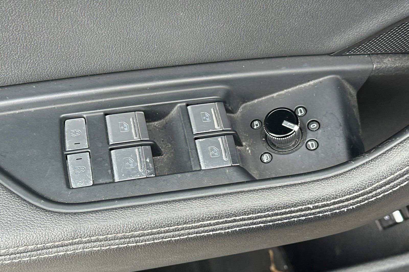 Used 2019 Audi e-tron Premium Plus w/ Cold Weather Package image 13