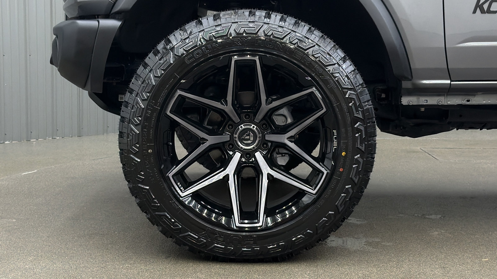 Used 2025 Ford Bronco Badlands w/ Black Appearance Package AWD/4WD image 10