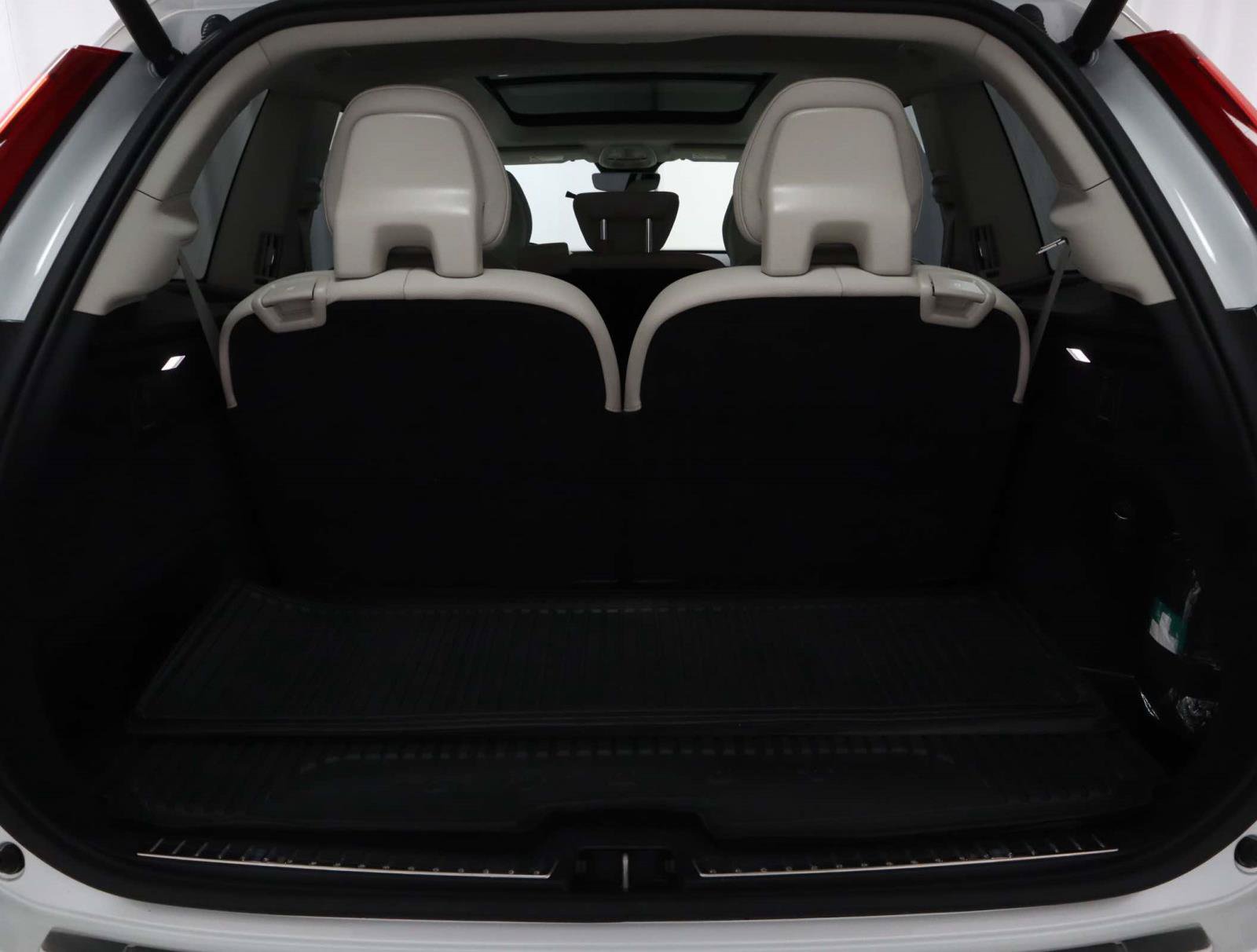 Used 2025 Volvo XC90 T8 Plus w/ Protection Package Premier AWD/4WD image 12