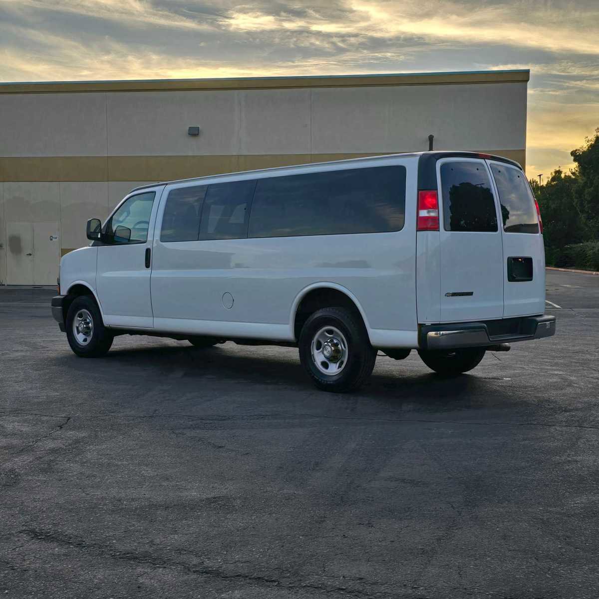 Used 2020 Chevrolet Express 3500 LT w/ LT Preferred Equipment Group image 3