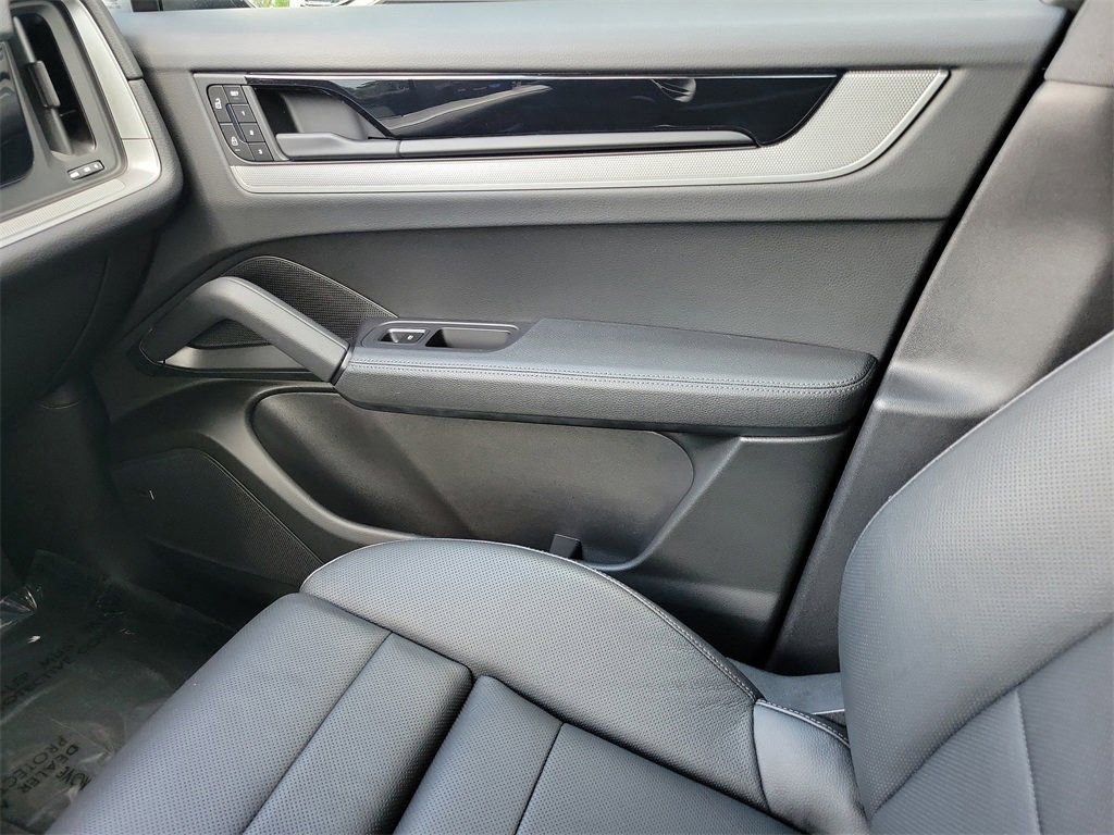 Certified 2025 Porsche Cayenne image 23