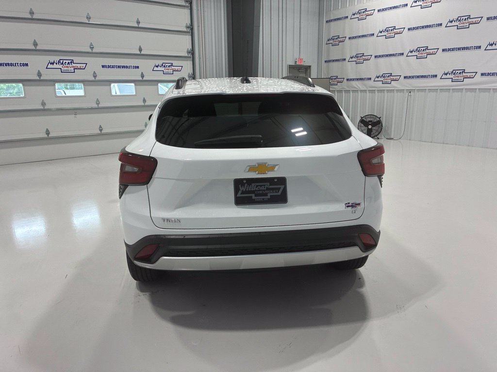 Used 2025 Chevrolet Trax LT FWD image 5