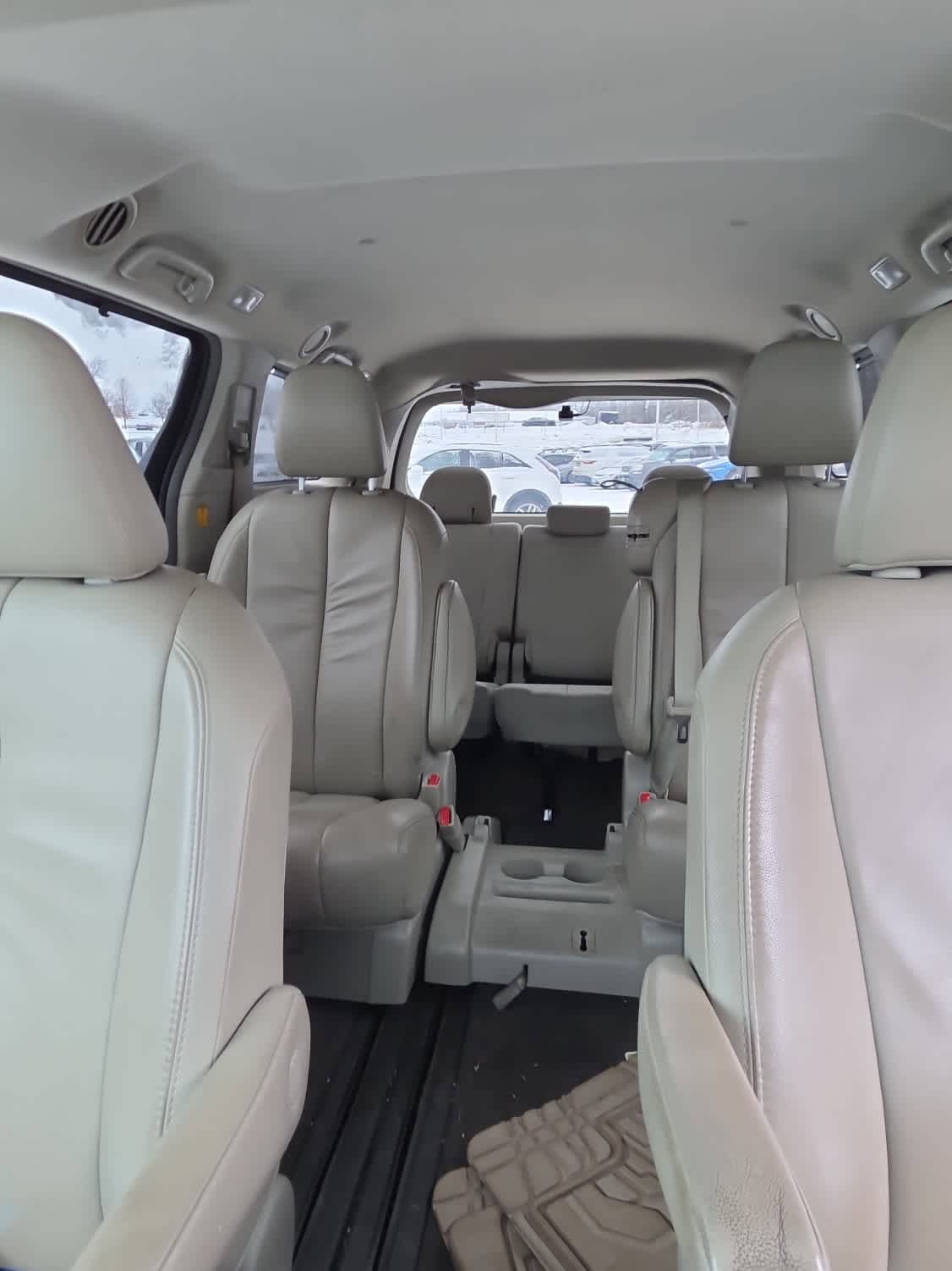 Used 2012 Toyota Sienna XLE image 8