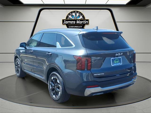 Used 2024 Kia Sorento S image 6