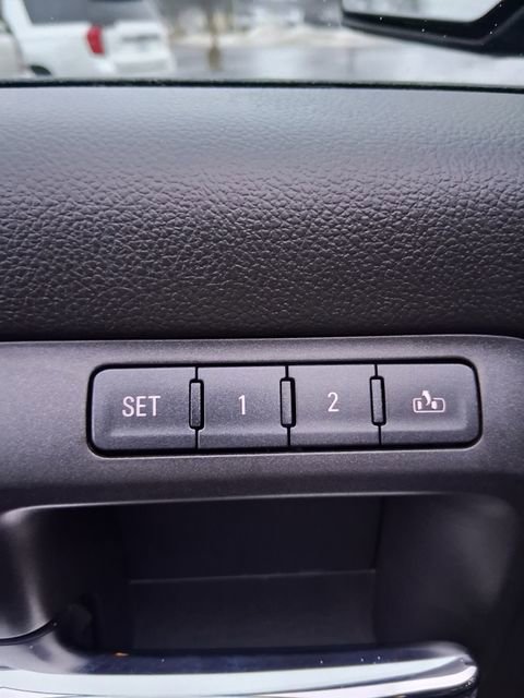 Used 2016 Chevrolet Silverado 1500 LTZ Z71 w/ Realtree Edition image 11