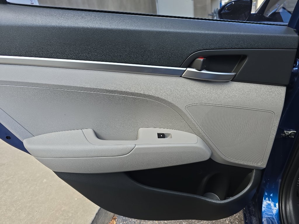 Used 2019 Hyundai Elantra SE image 26