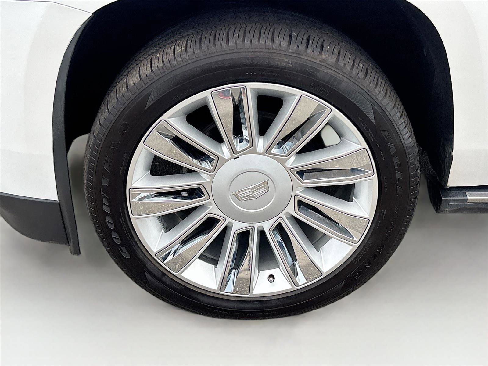 Used 2020 Cadillac Escalade ESV Platinum AWD/4WD image 34