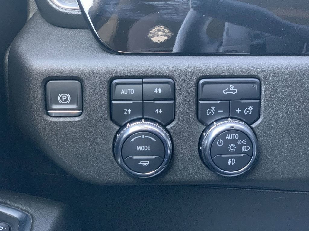 Certified 2025 GMC Sierra 1500 Elevation w/ LPO, Elevation Black Package image 16