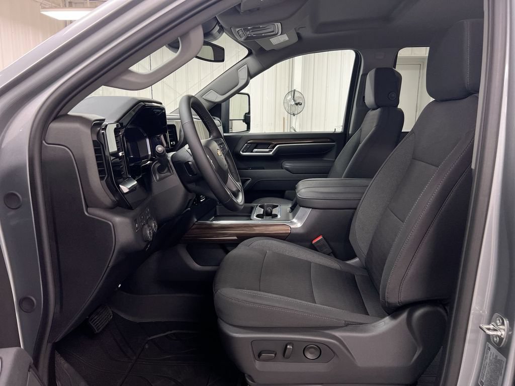New 2026 Chevrolet Silverado 3500 LT w/ Convenience Package AWD/4WD image 14