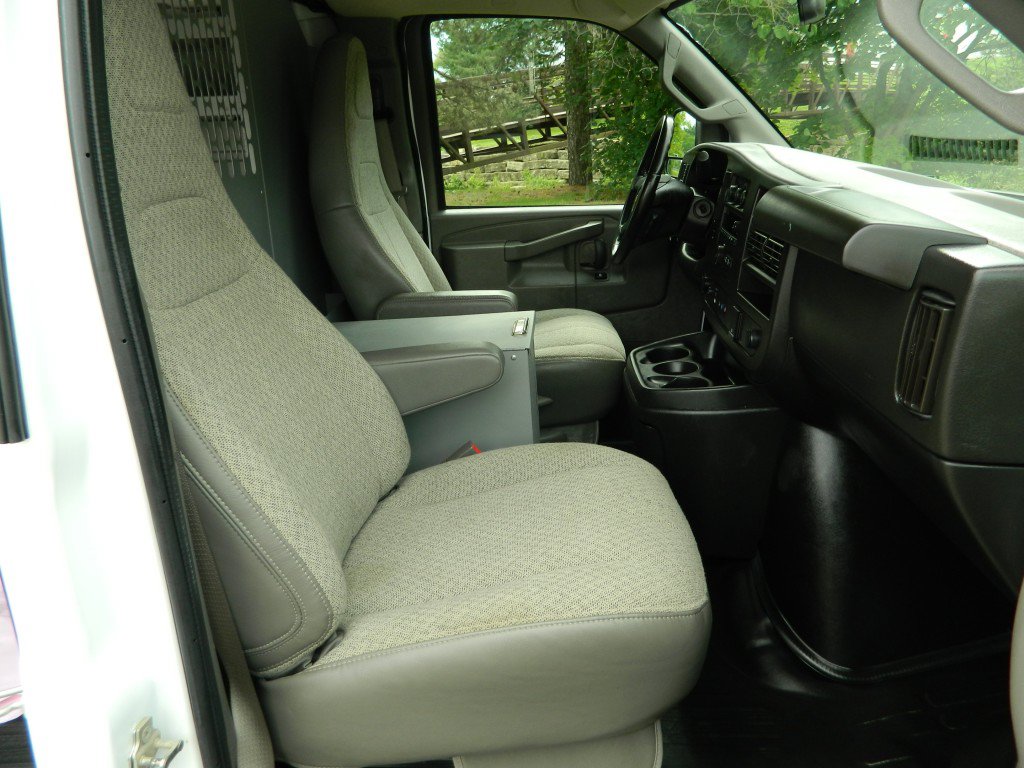 Used 2022 Chevrolet Express 2500 w/ Driver Convenience Package RWD image 17