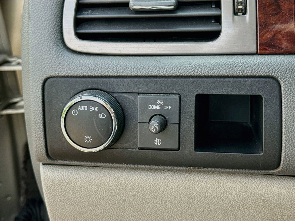 Used 2014 Chevrolet Tahoe LTZ RWD image 10