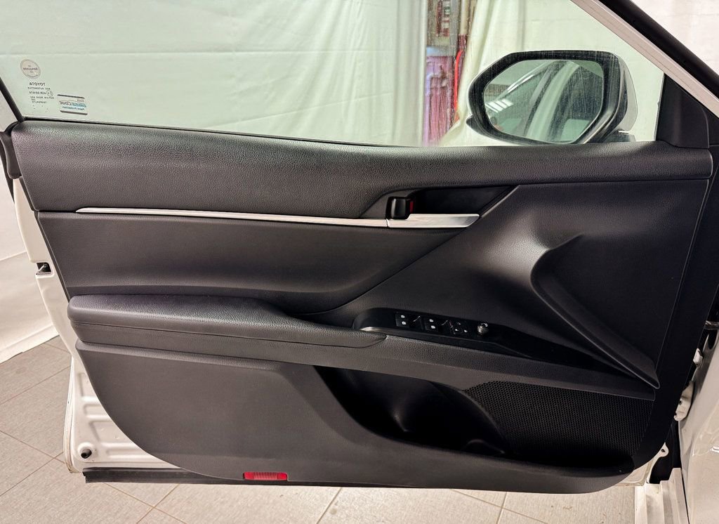 Used 2020 Toyota Camry SE FWD image 14