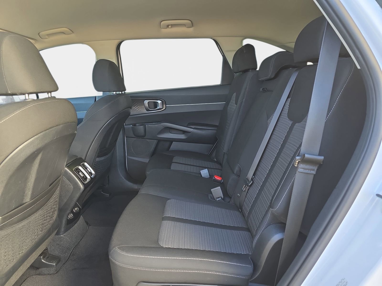 Used 2023 Kia Sorento LX image 17