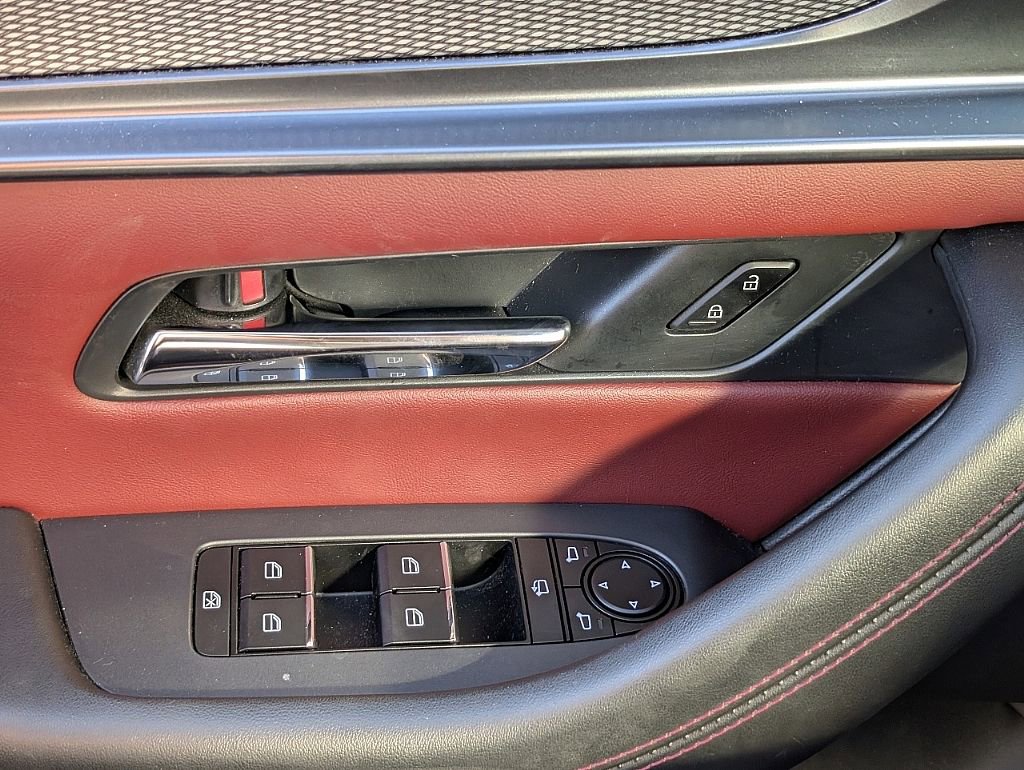 Certified 2025 MAZDA CX-70 Plug-In Hybrid w/ Premium Plus image 27