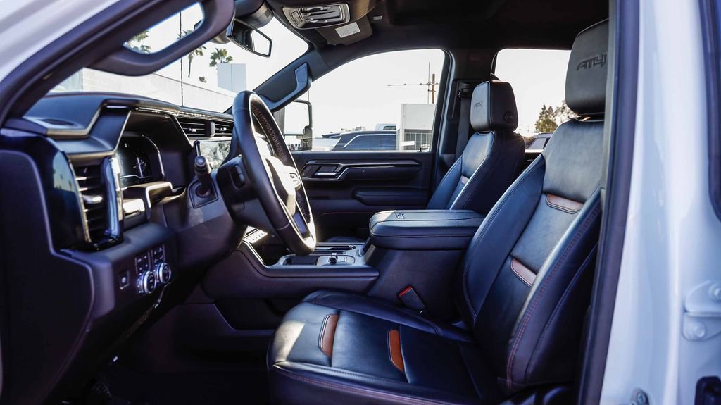 Used 2025 GMC Sierra 2500 AT4 image 21