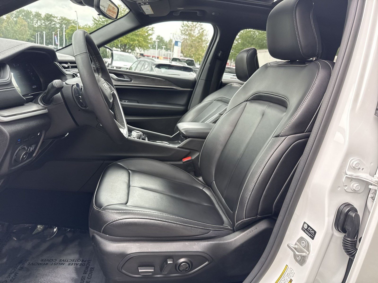Used 2024 Jeep Grand Cherokee Limited 4xe AWD/4WD image 13