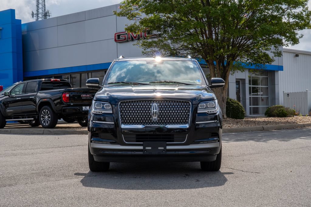Used 2024 Lincoln Navigator Reserve AWD/4WD image 2