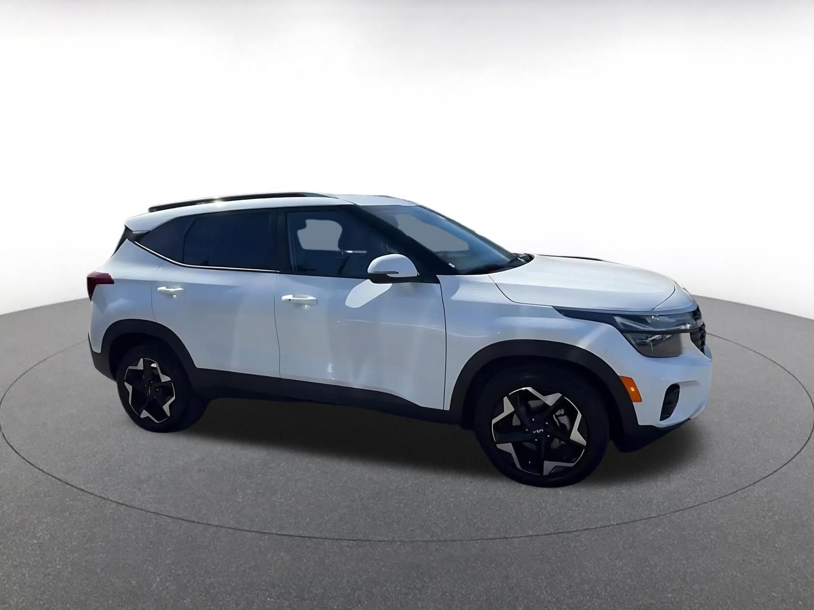Used 2025 Kia Seltos S FWD image 2