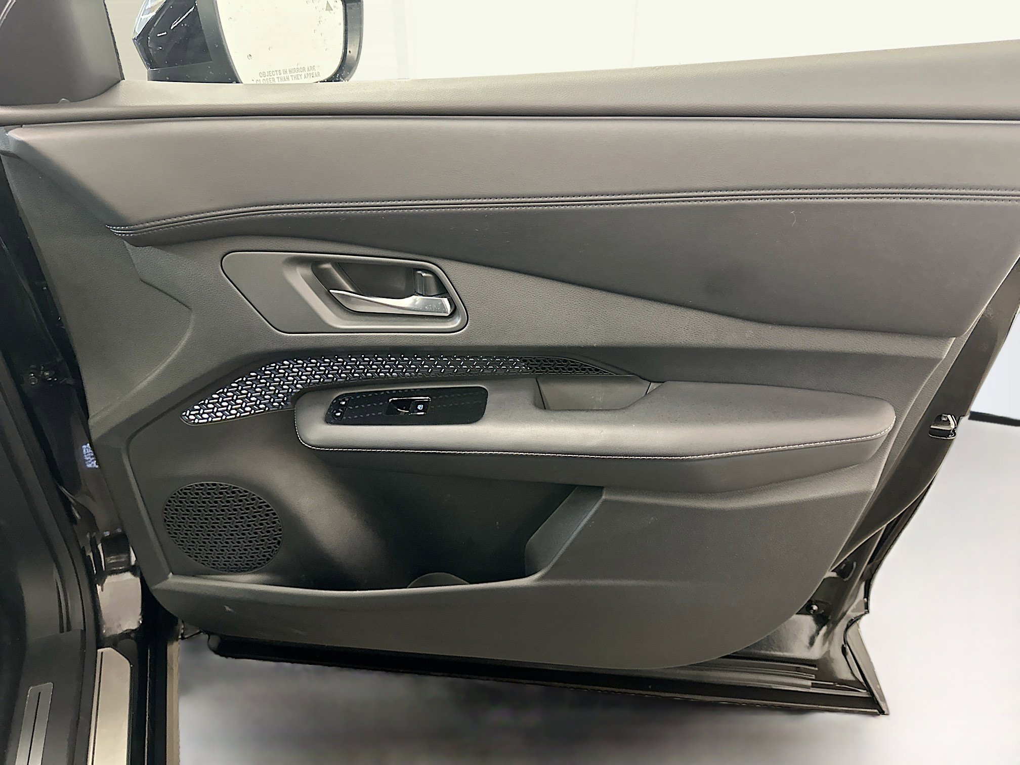 Used 2024 Nissan Ariya AWD image 33