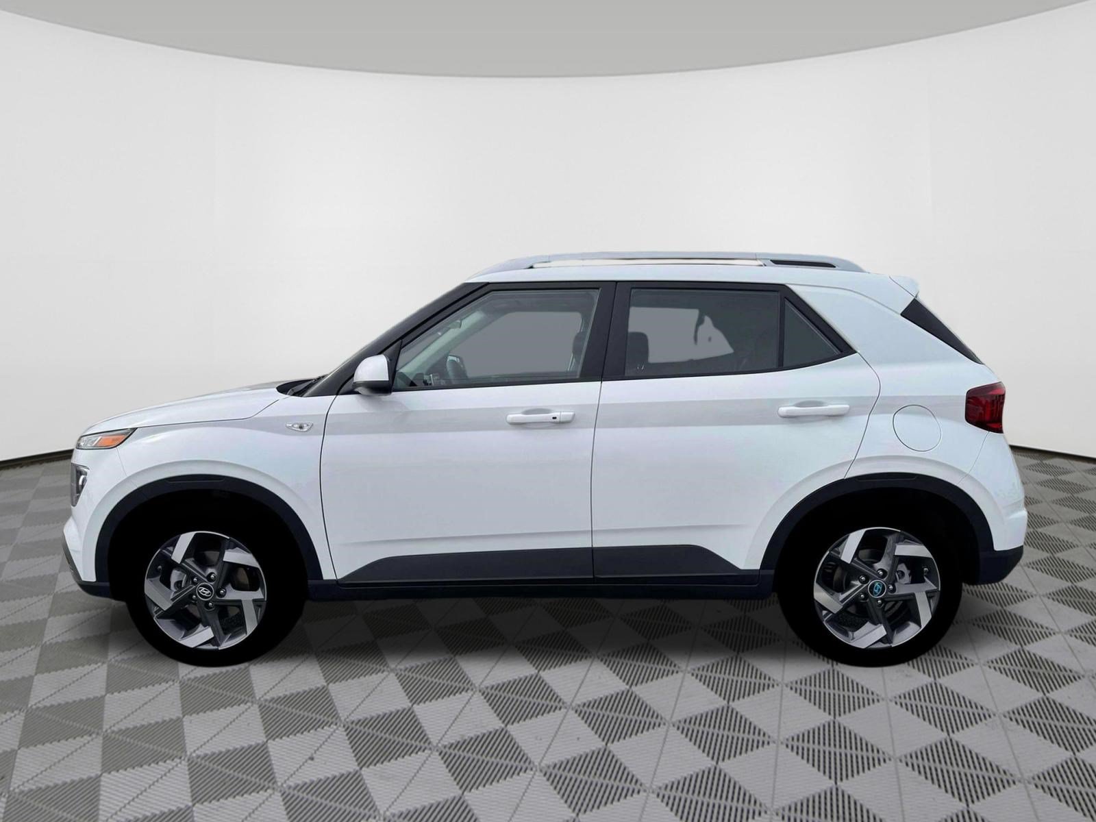 New 2026 Hyundai Venue SEL FWD image 3