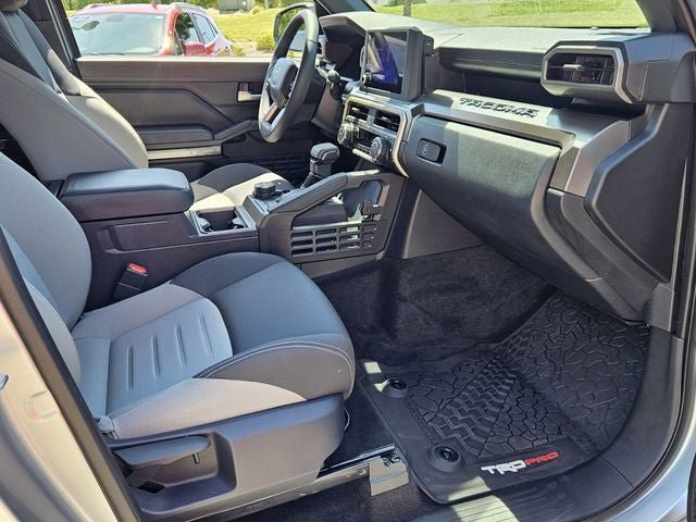 Used 2024 Toyota Tacoma TRD Off-Road AWD/4WD image 17
