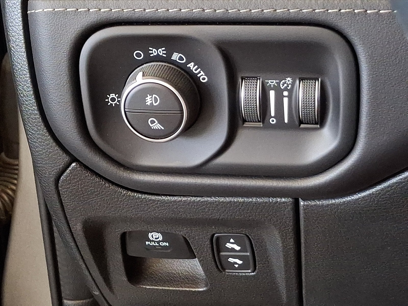 Certified 2024 RAM 1500 Limited w/ Night Edition AWD/4WD image 21