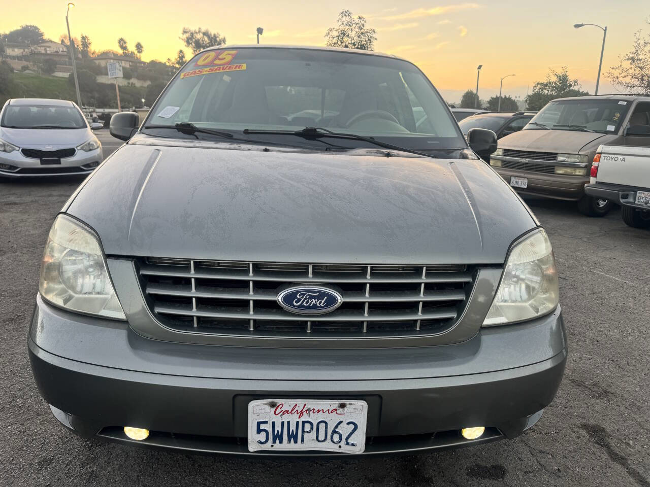 Used 2005 Ford Freestar SE image 2