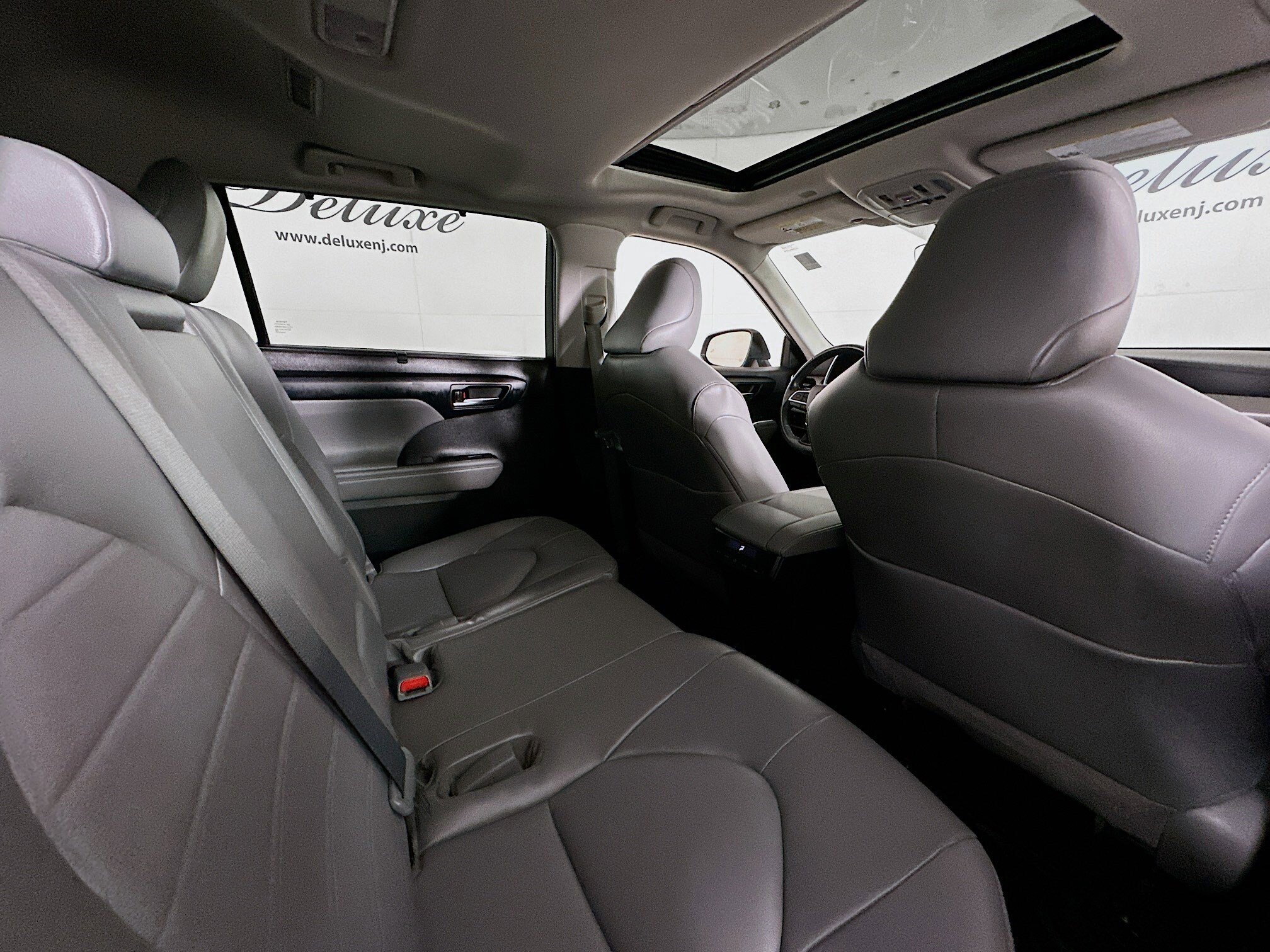 Used 2022 Toyota Highlander XLE AWD/4WD image 31