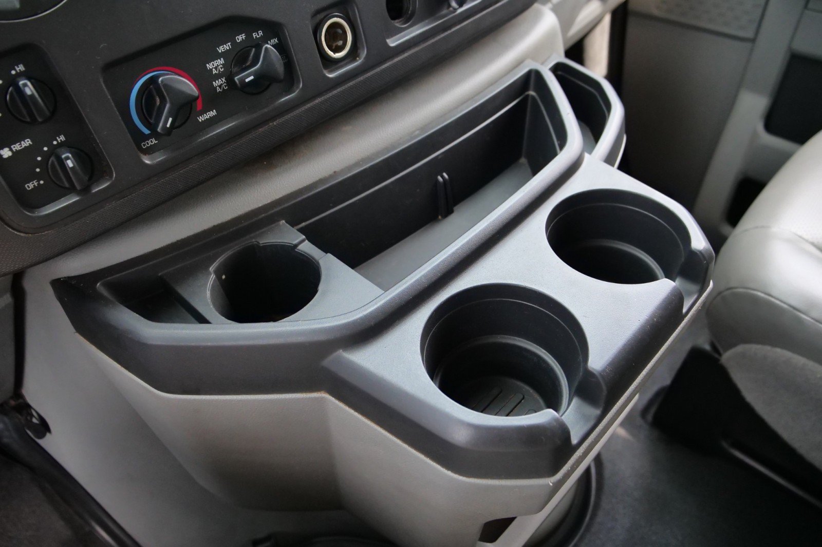 Used 2010 Ford E-250 and Econoline 250 Extended RWD image 21