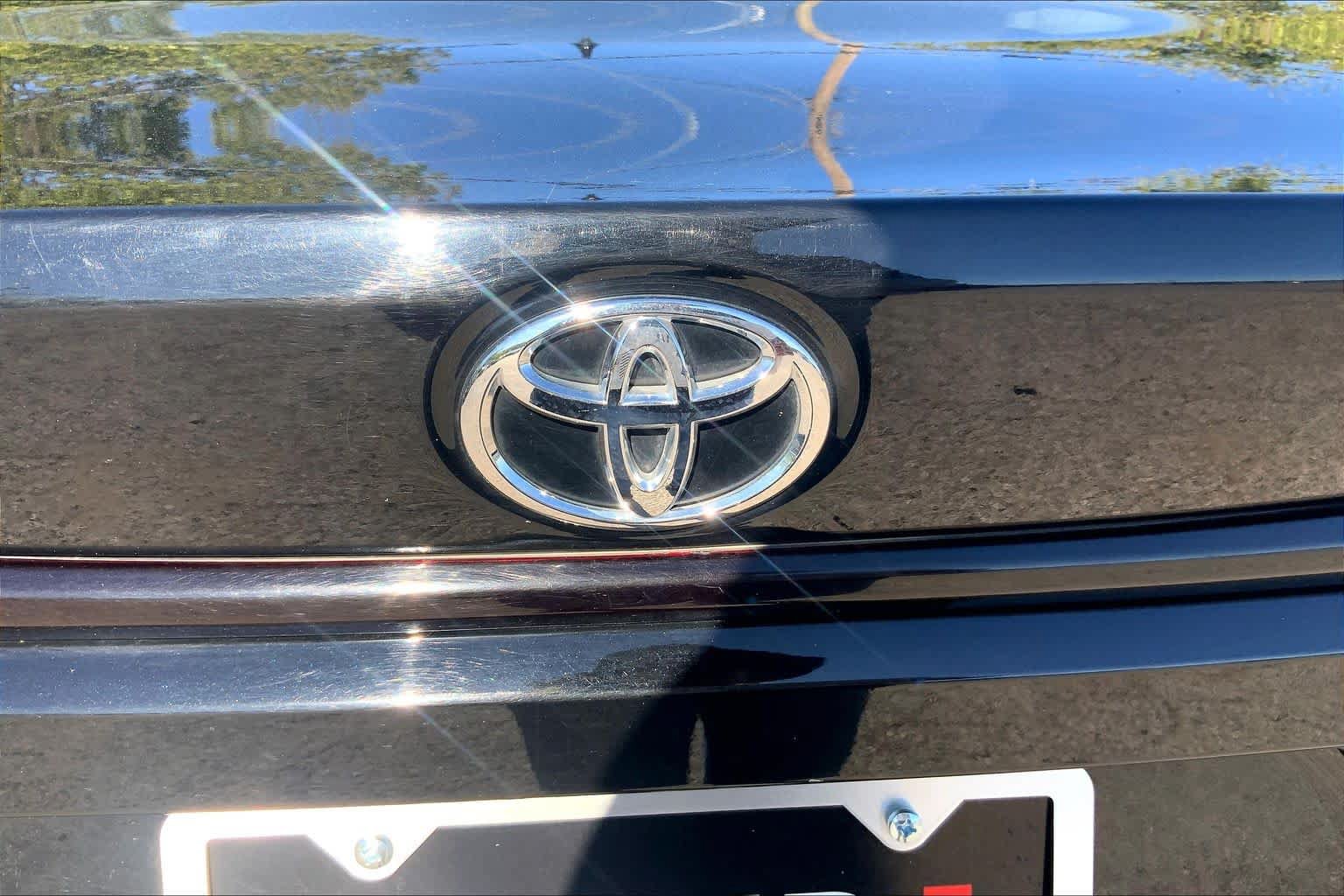 Used 2025 Toyota Corolla LE FWD image 30