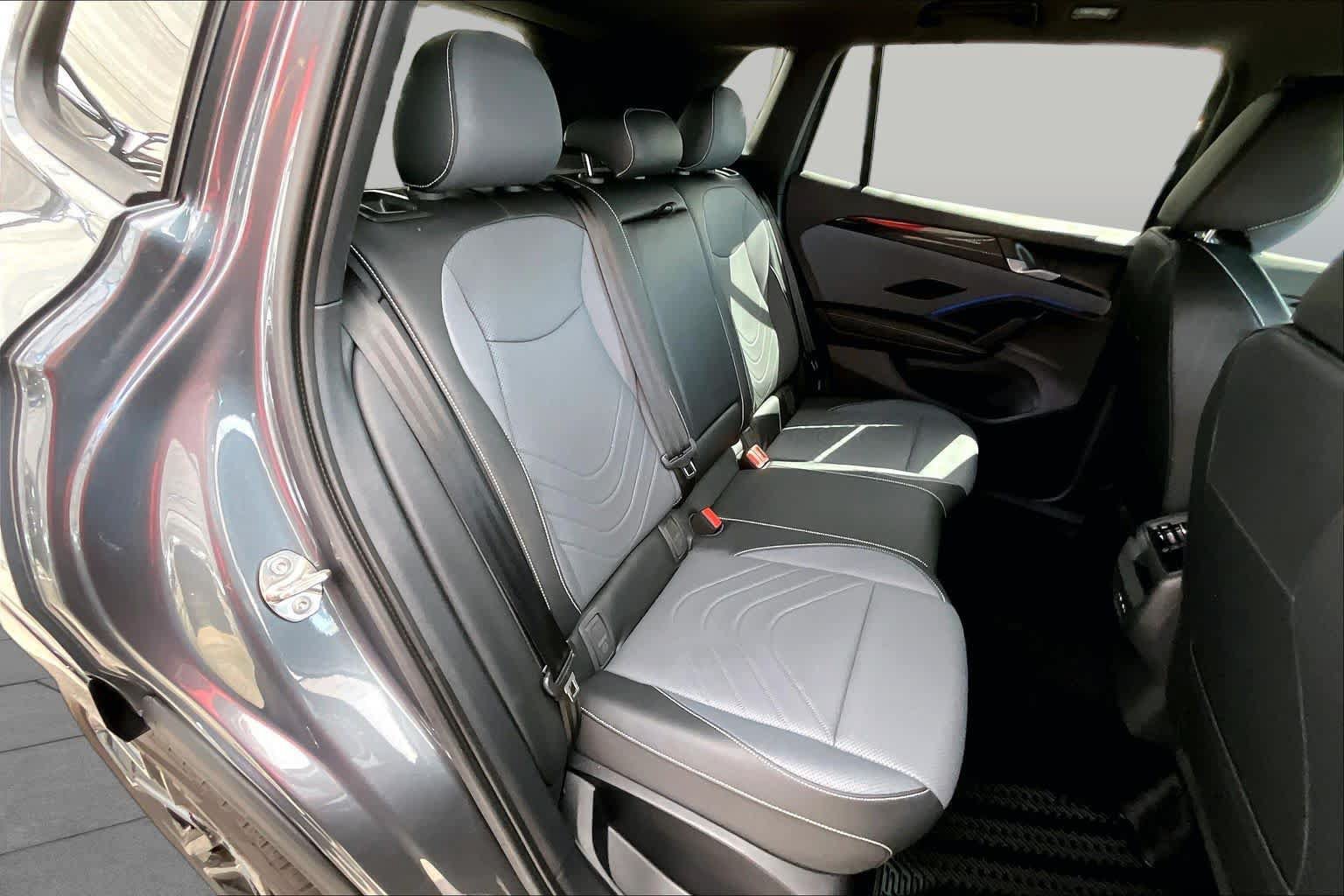 Used 2025 Volkswagen Tiguan SE R-Line FWD image 38