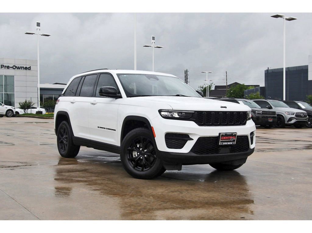 Used 2025 Jeep Grand Cherokee Altitude