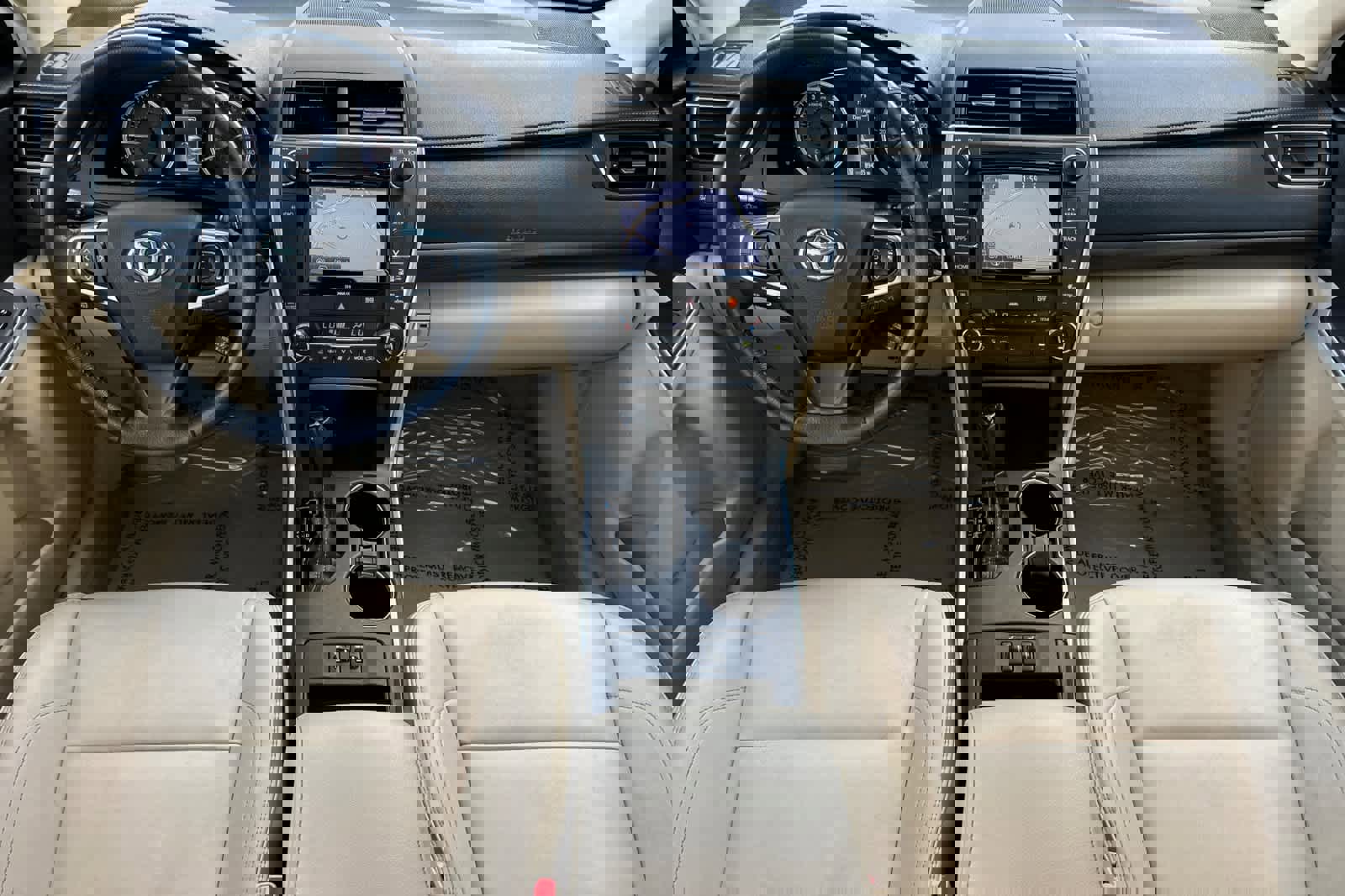 Used 2017 Toyota Camry XLE image 3