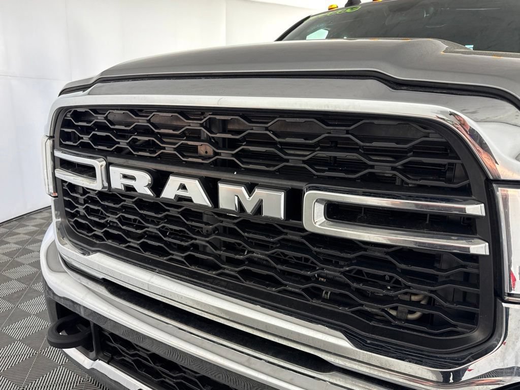 Used 2022 RAM 5500 Tradesman w/ Chrome Appearance Group AWD/4WD image 38