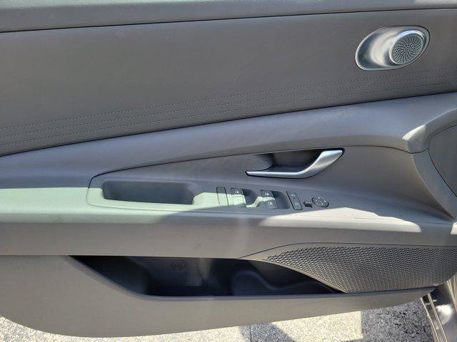 Used 2024 Hyundai Elantra Blue FWD image 18