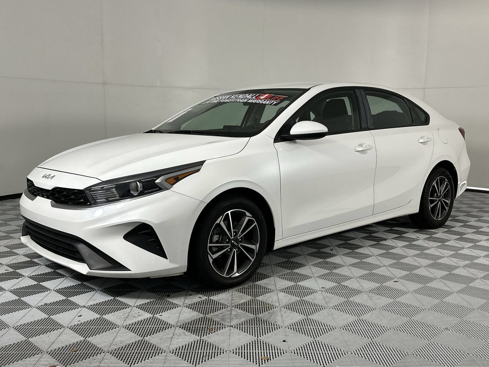 Used 2023 Kia Forte LXS FWD image 4