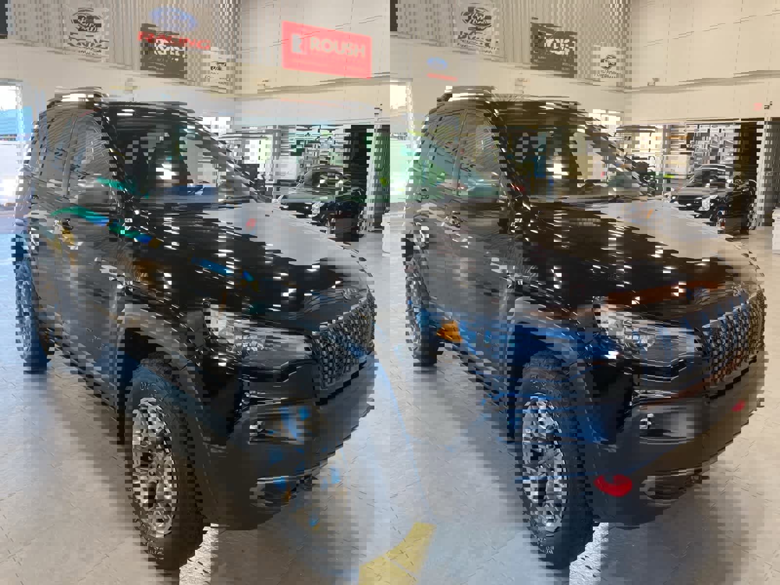 Used 2019 Jeep Cherokee Trailhawk w/ Cold Weather Group image 3