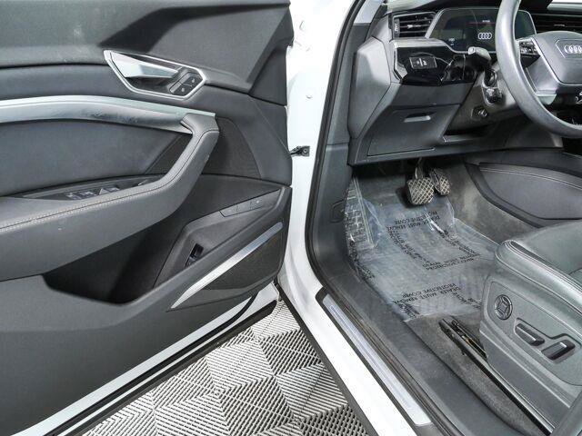 Used 2023 Audi e-tron Premium Plus w/ Premium Plus Package AWD/4WD image 9