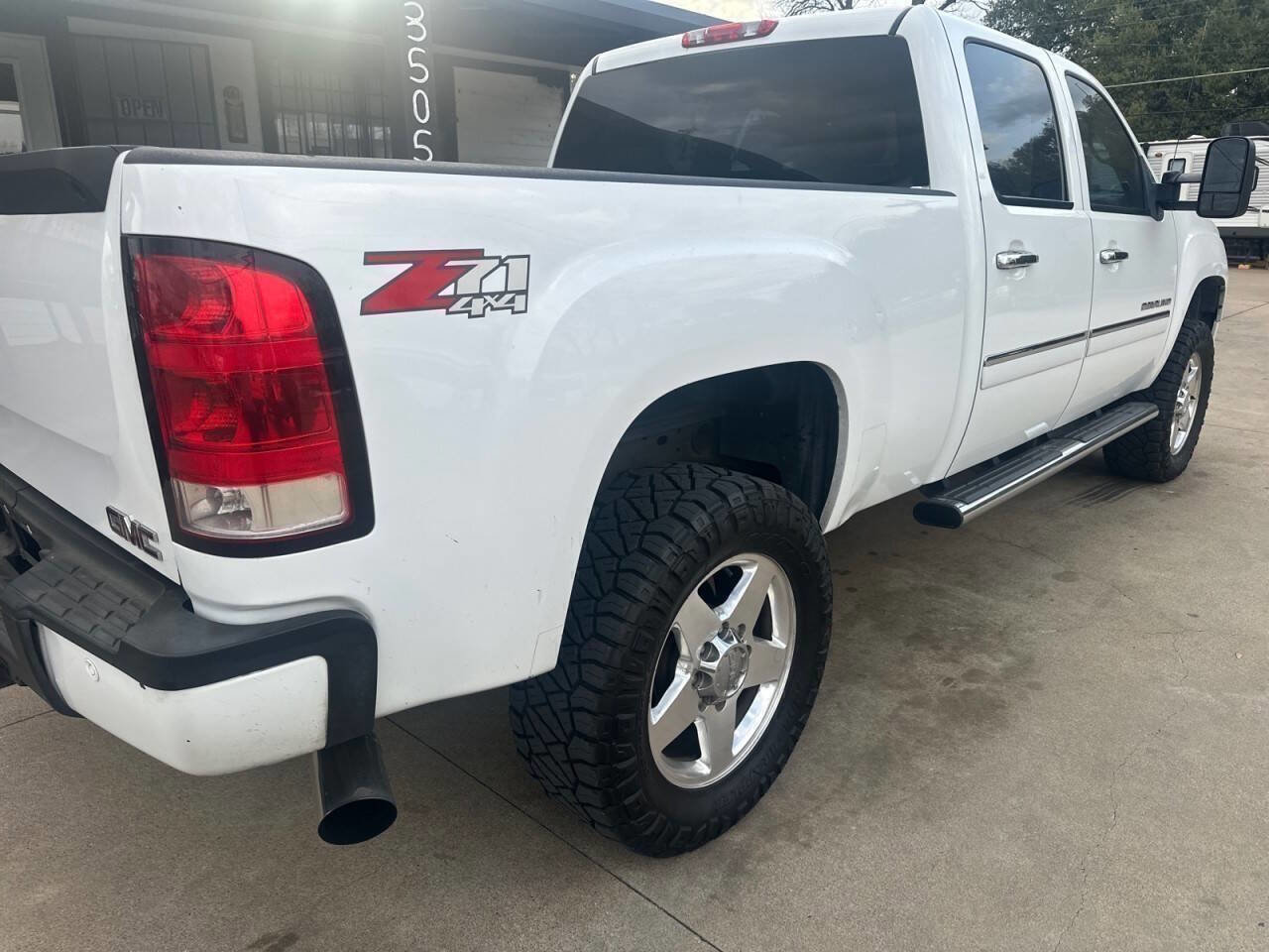 Used 2013 GMC Sierra 2500 Denali w/ Suspension Package, Off-Road image 5