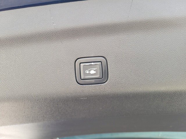 Used 2021 GMC Yukon Denali w/ Denali Premium Package image 7