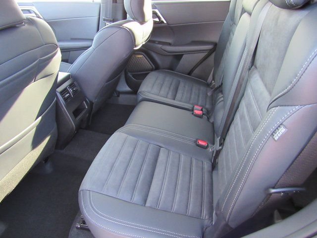 New 2026 Mitsubishi Outlander SE FWD image 8